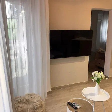 公寓 Radiant Center Apartmant